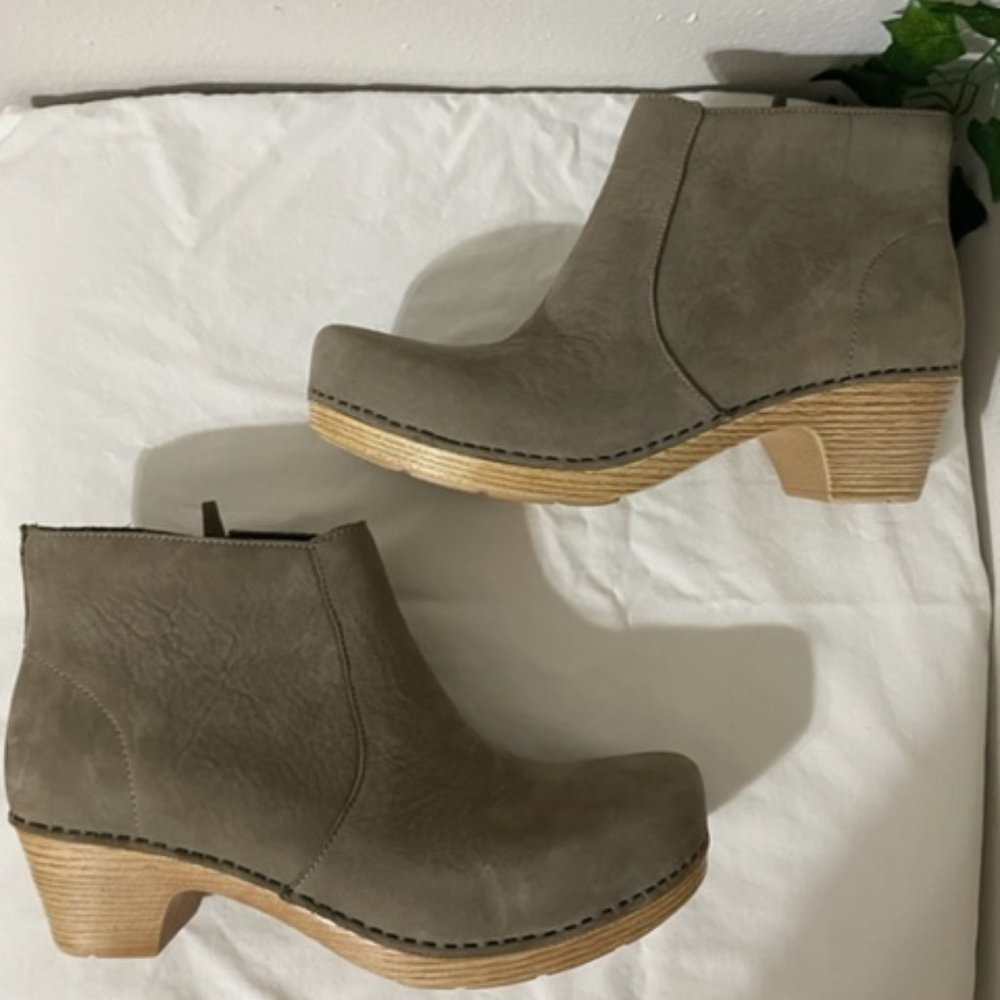 Womans Dansko Clog boots